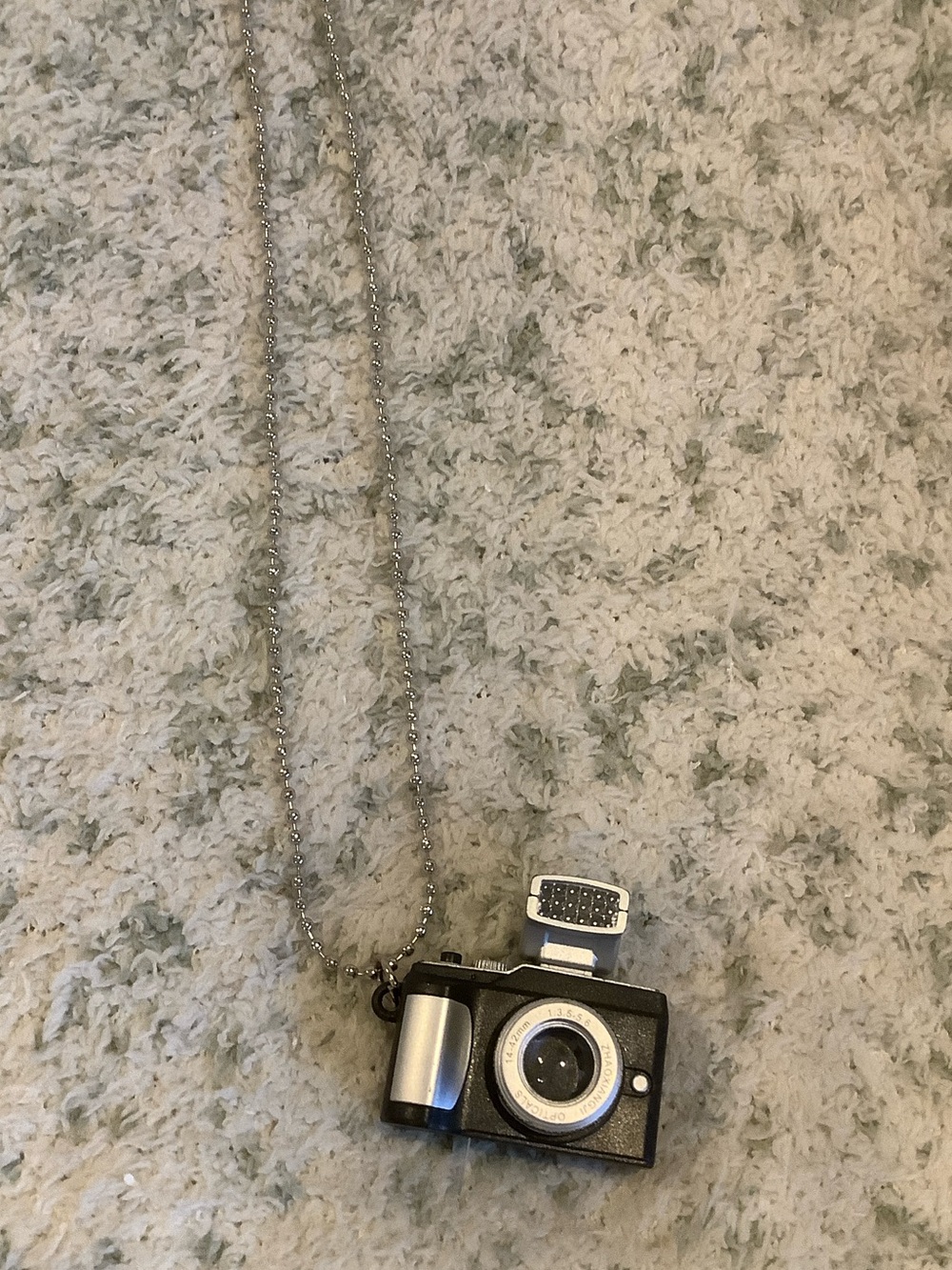 Vintage-Style Black Camera Pendant Necklace with Flash Feature NWT 26-28”